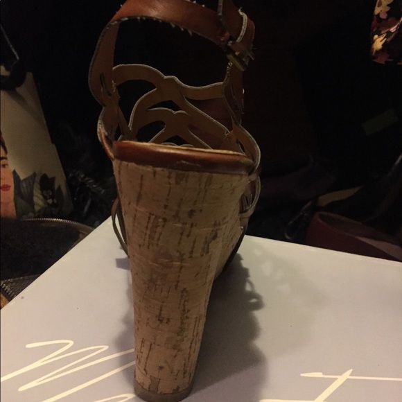 Marc Fisher wedge sandals - Picture 2 of 4